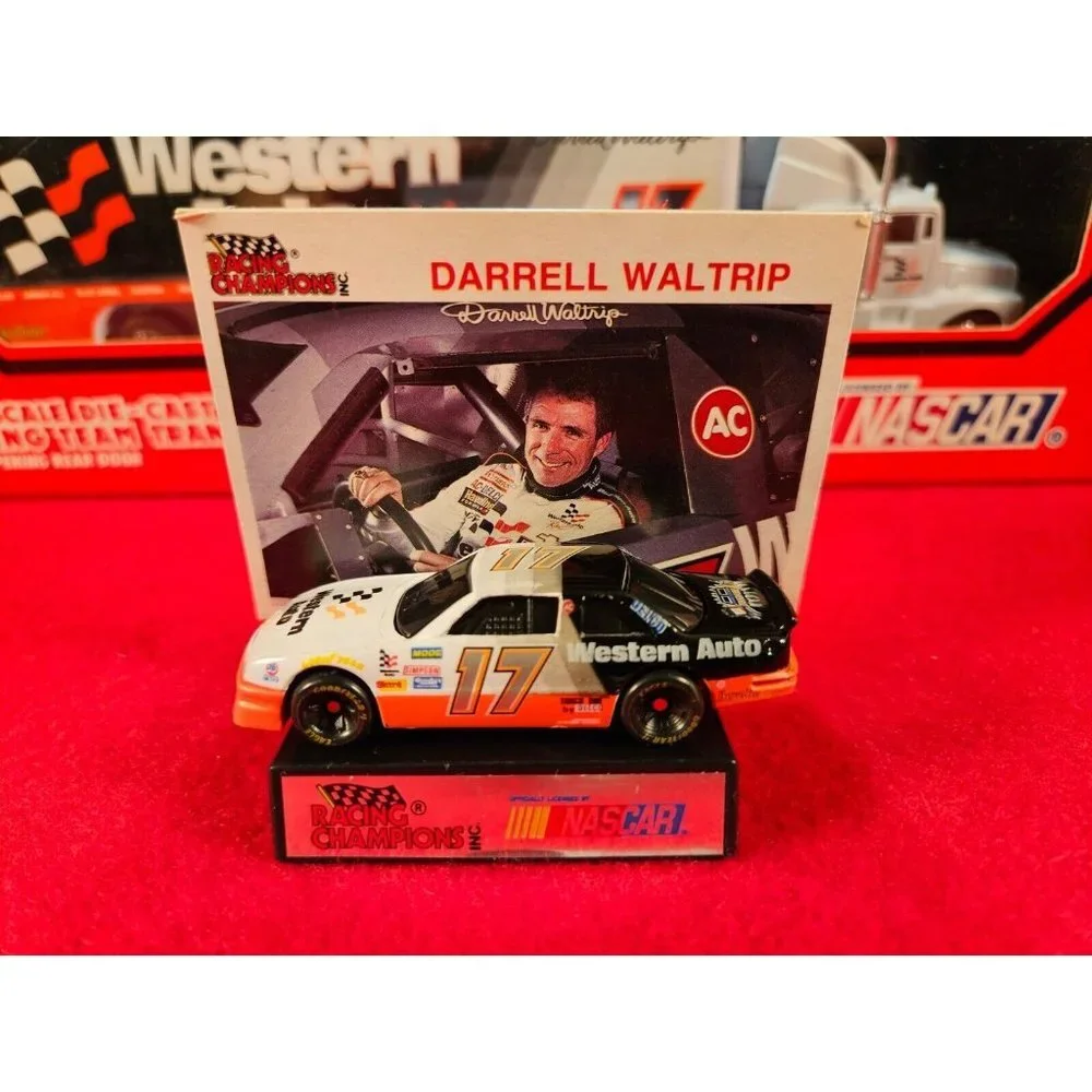 DARREL WALTRIP NASCAR‎ TRANSPORTER BUNDLE w/MATCHING STOCKCAR & PLAYER CARD